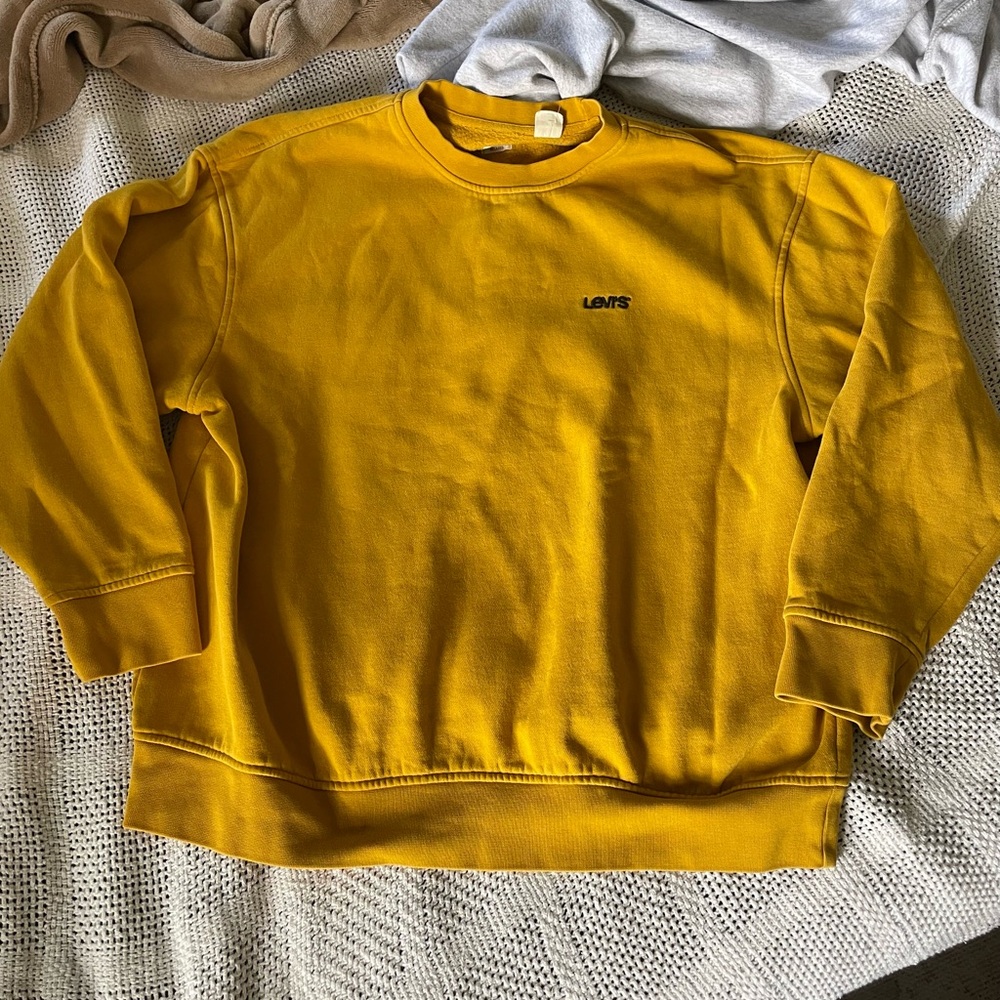 Levi’s mustard Yellow Crewneck Sweatshirt Size L heavyweight material